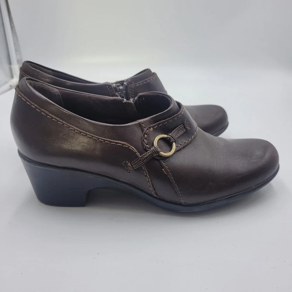 Clarks Collection Cushion Brown Leather Buckle Side Zip Booties Shooties Size 8M